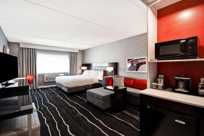 King Room with Sofa Bed image 1