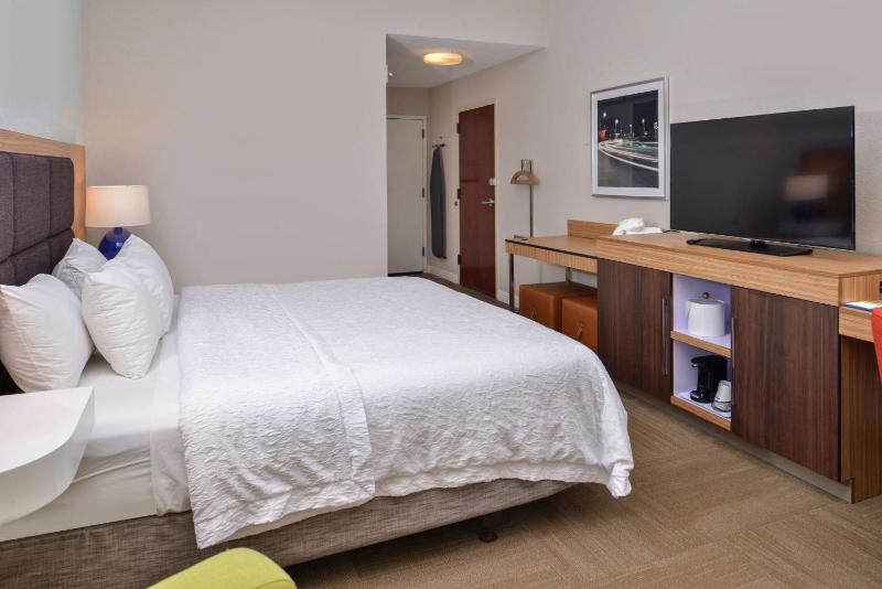 King Room with King Bed - Non-Smoking image 2