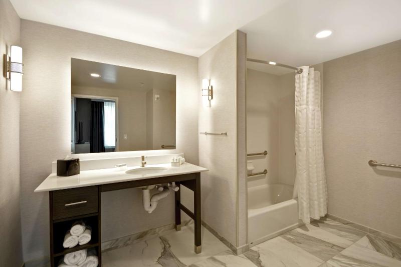 King Suite - Mobility/Hearing Accessible - Non-Smoking image 2