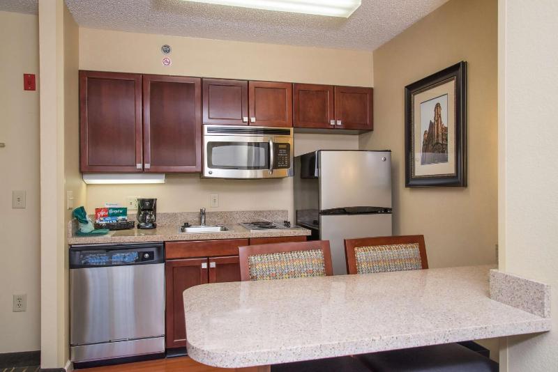 One-Bedroom King Suite - Non-Smoking image 3