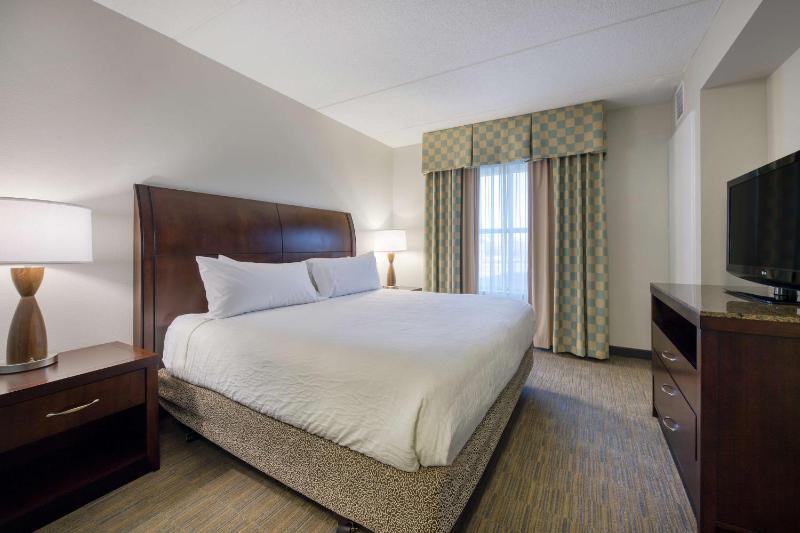 Junior King Suite with Seating Area image 3