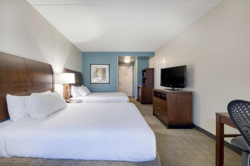 Queen Room with Two Queen Beds image 3