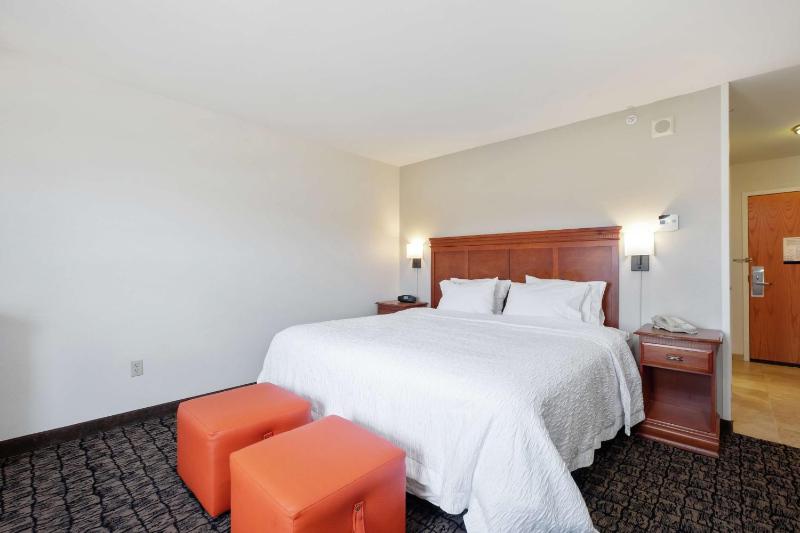 Deluxe King Room - Non-Smoking image 1