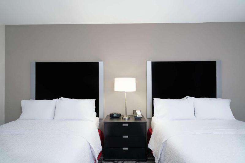 Queen Room with Two Queen Beds - Hearing Accessible - Non-Smoking image 1