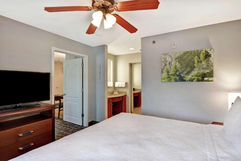 One-Bedroom King Suite - Non-Smoking image 1