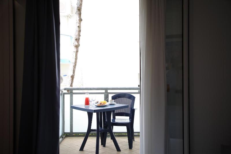 Queen Room with Balcony image 2