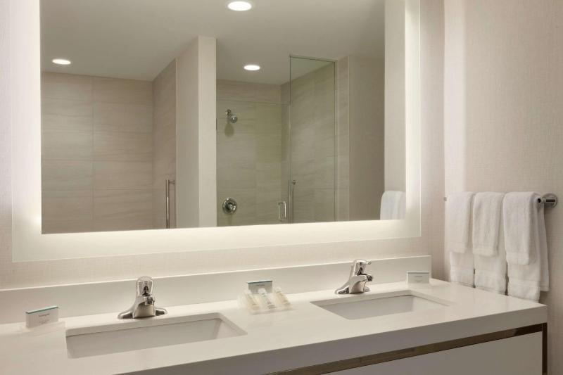 One-Bedroom King Suite image 3