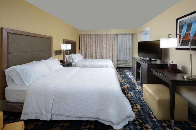 Queen Suite with Two Queen Beds and Sofa Bed - Non-Smoking image 2