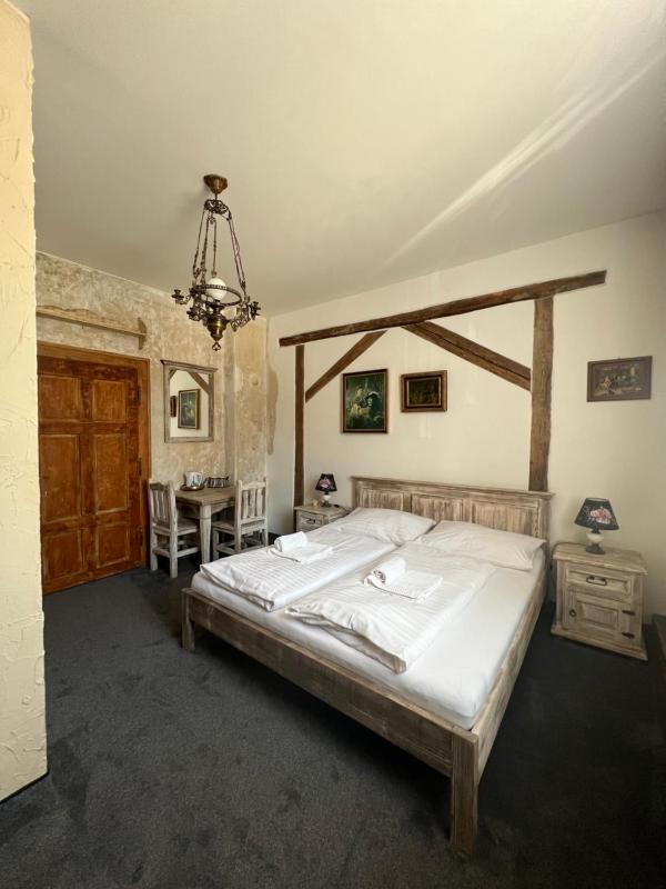 Double Room image 3