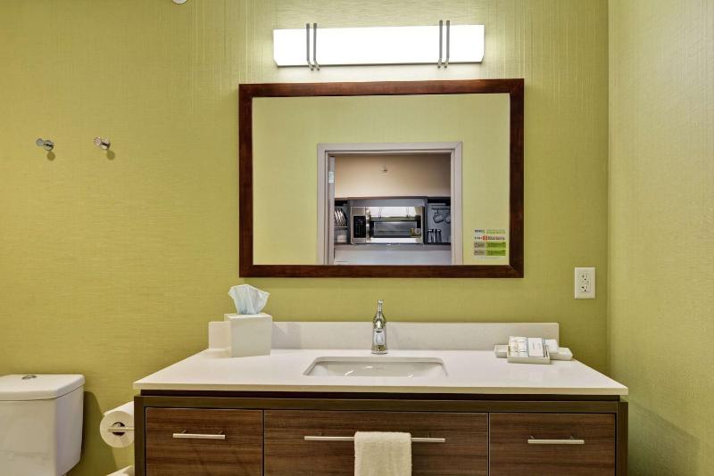 King Suite - Hearing Access/Non-Smoking image 4