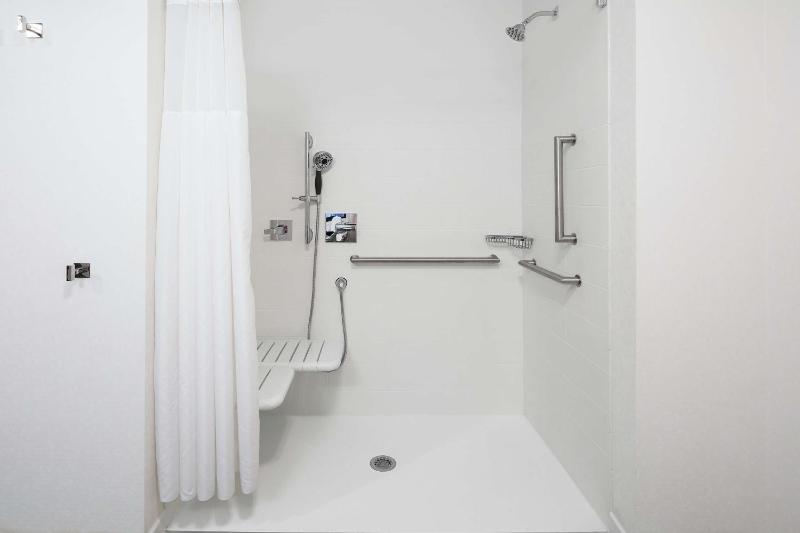 King Room - Hearing Accessible//Non-Smoking image 2