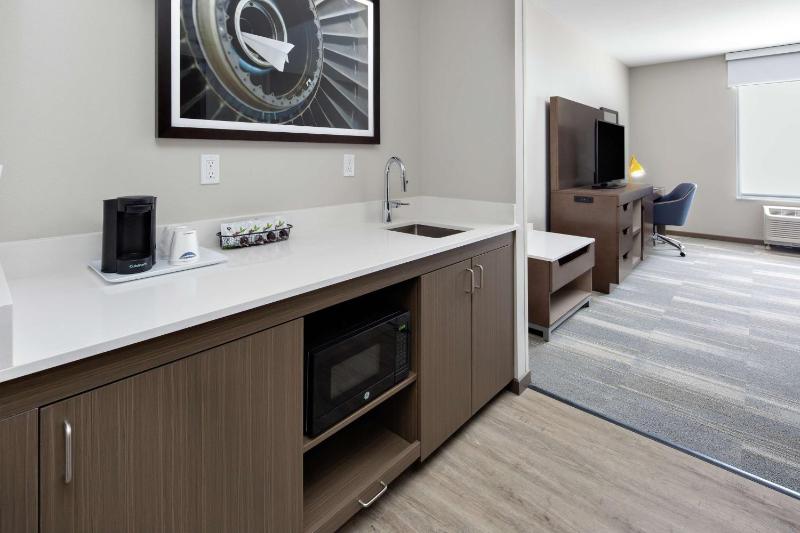 King Suite - Hearing Accessible image 3