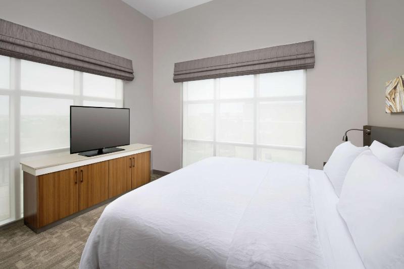 Junior King Suite with Sofa Bed image 3