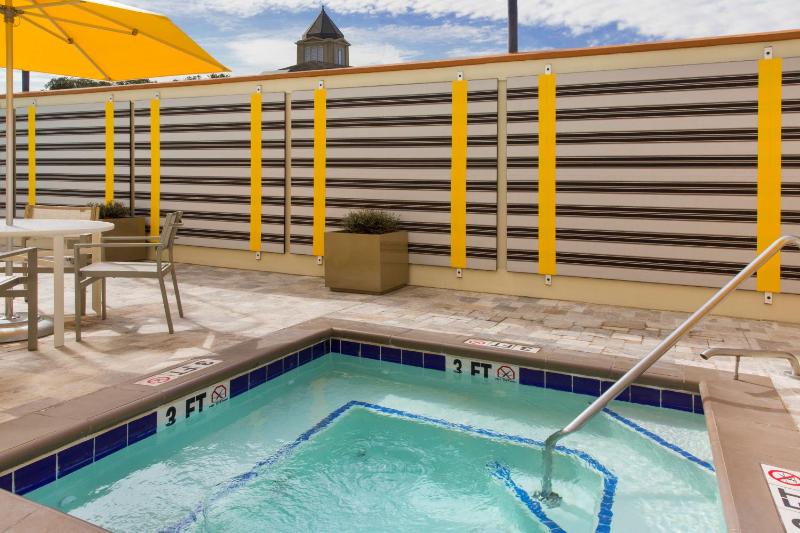 DoubleTree by Hilton Hotel Savannah Historic District - image 3