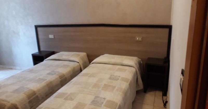 Twin Room with Private Bathroom image 1