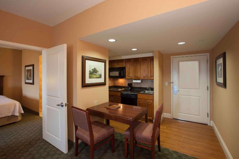 One-Bedroom King Suite - Non-Smoking image 3