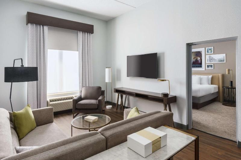 One-Bedroom King Suite image 2