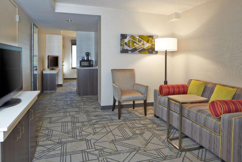 Junior King Suite with Sofa Bed image 3