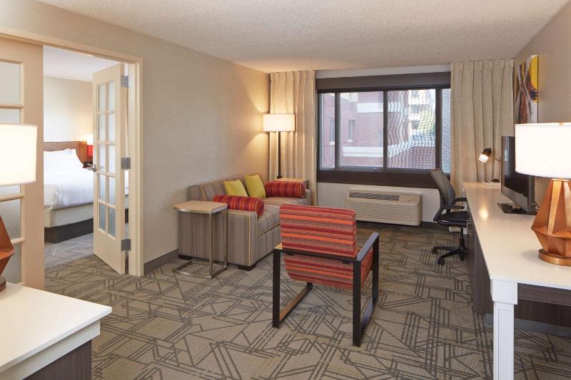 Hilton Garden Inn Scottsdale Old Town - image 7