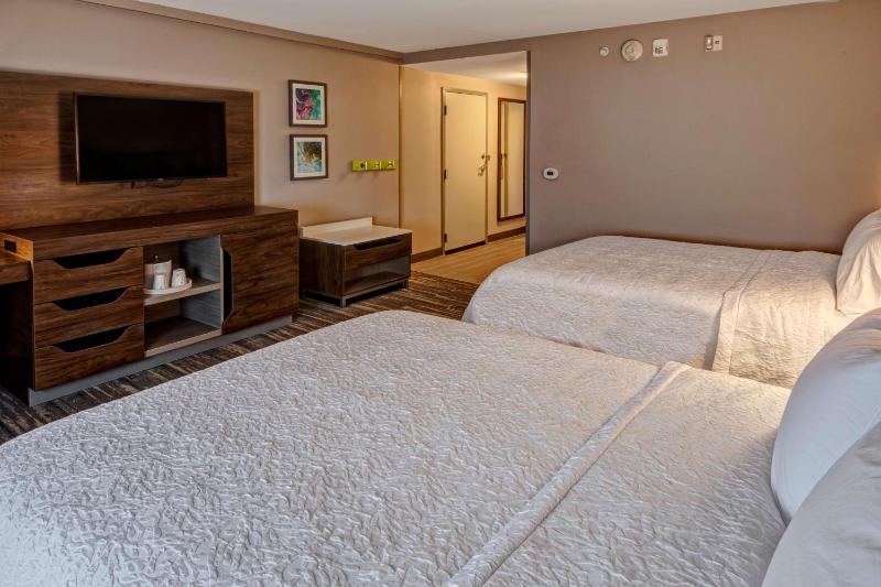 Queen Room with Two Queen Beds - Mobility Access/Non-Smoking image 1