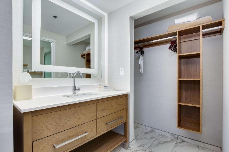 One-Bedroom King Suite - Non-Smoking image 2