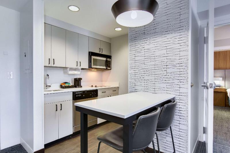 One-Bedroom King Suite - Non-Smoking image 4