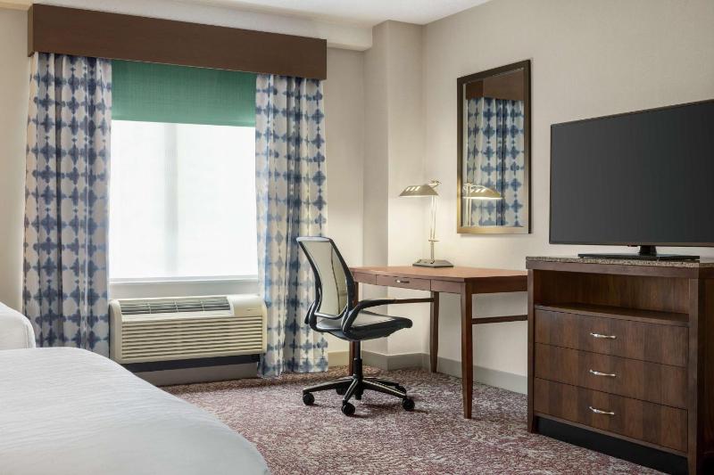 Queen Room with Two Queen Beds image 4