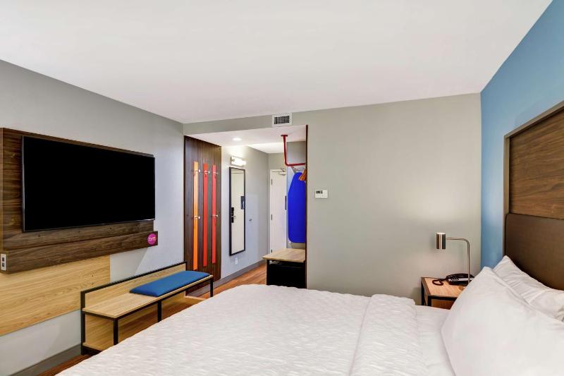 King Room image 4