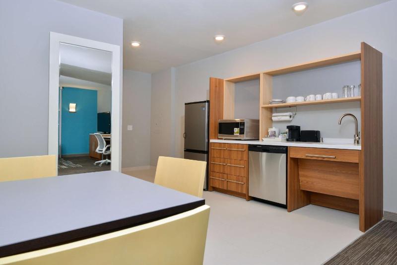 King Studio Suite - Mobility Access/Non-Smoking image 4