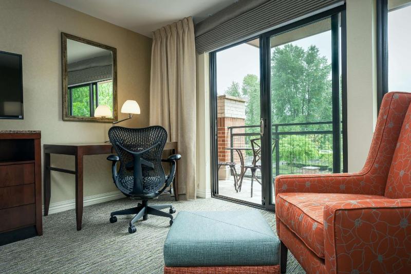 King Room with Balcony image 1