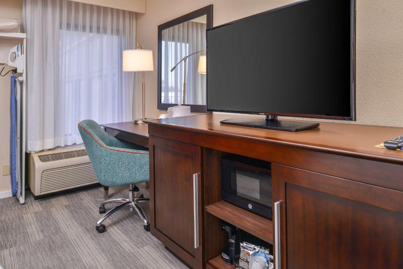 Hampton Inn Seattle-Airport - image 6