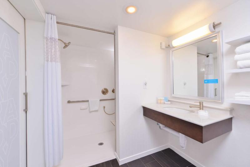 Hampton Inn Seattle-Airport - image 11