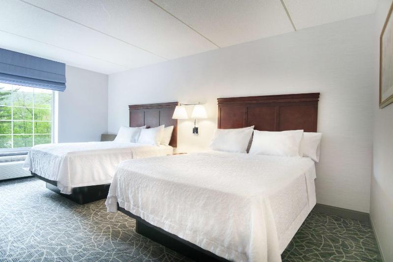 Room with Two Queen Beds - Non-Smoking image 3