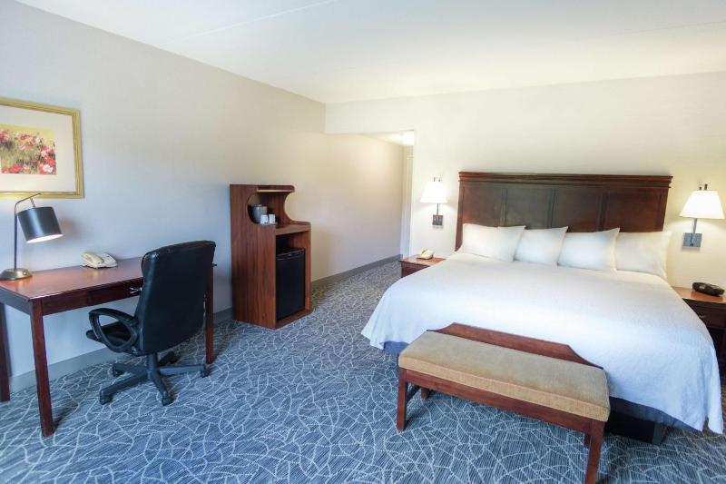 King Room with King Bed - Non-Smoking image 2