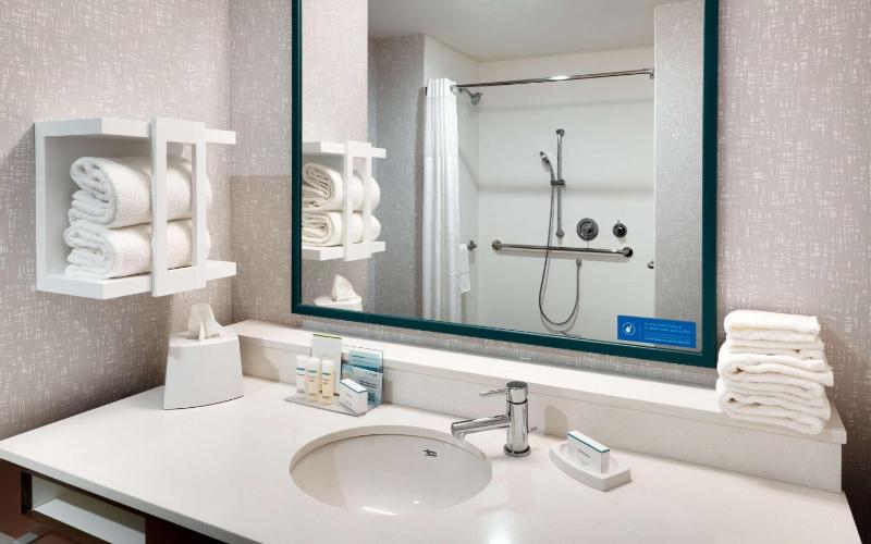 King Room - Mobility Access/Non-Smoking image 2