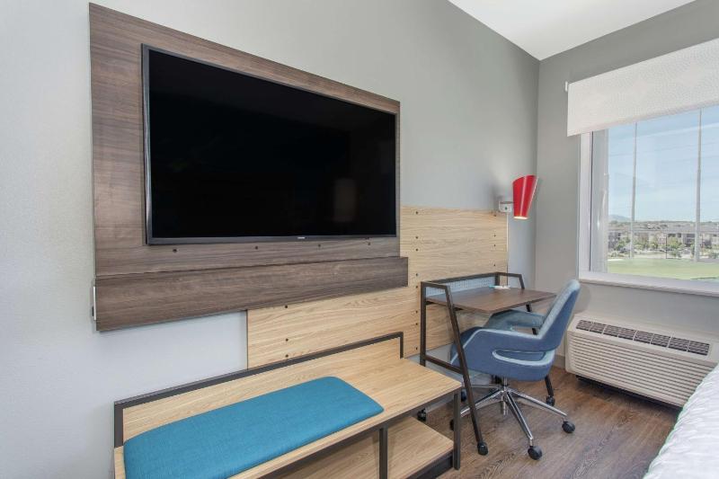 King Room image 3