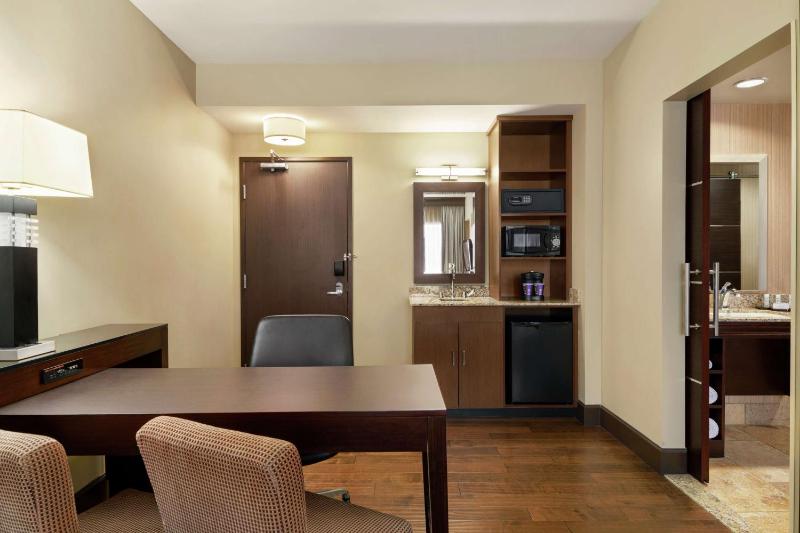 King Room with Roll-In Shower - Mobility/Hearing Accessible image 1