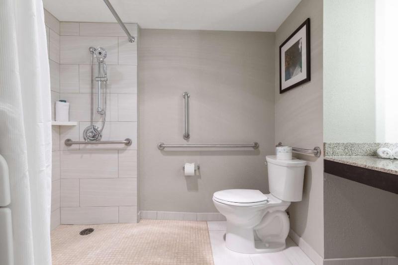 Queen Room - Disability Access Hearing Accessible image 2