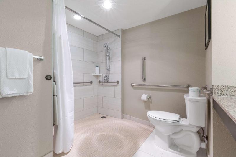Queen Room - Disability Access Hearing Accessible image 4