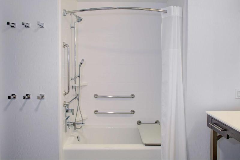 King Room with Tub - Mobility/Hearing Accessible/Non-Smoking image 2