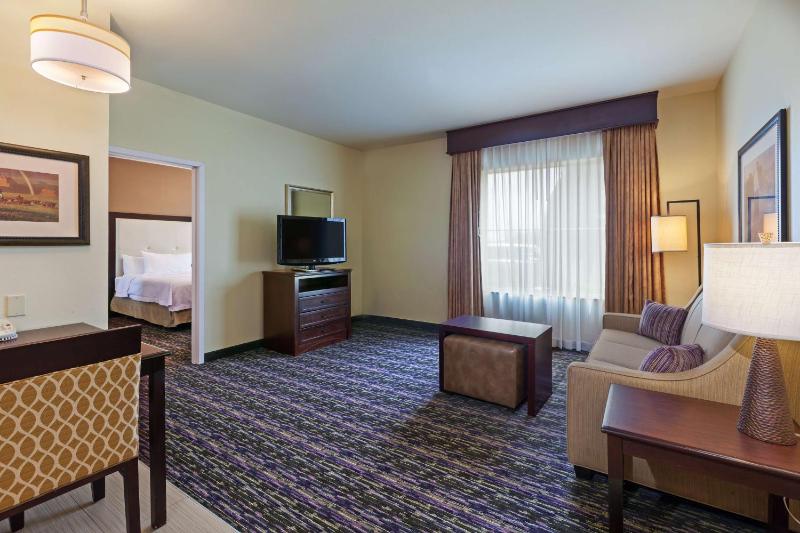 One-Bedroom Queen Suite with Two Queen Beds - Non-Smoking image 3