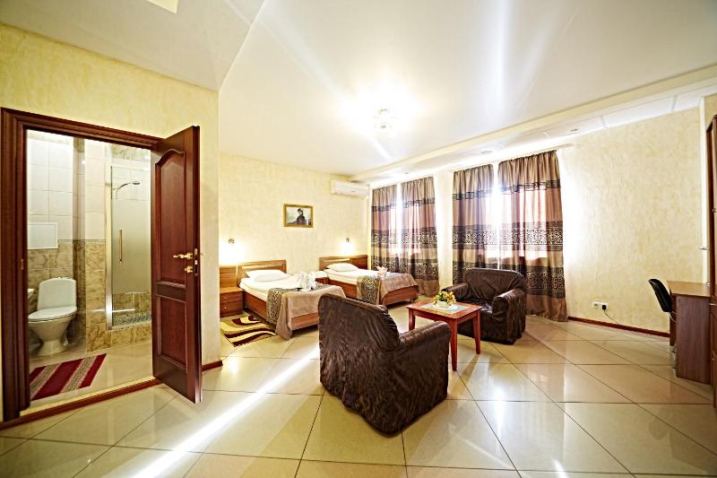 Standard Twin Room image 3