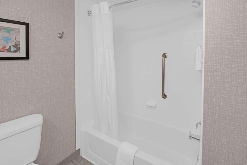 Room with Two Queen Beds - Non-Smoking image 4