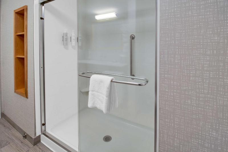 King Room with King Bed - Non-Smoking image 3