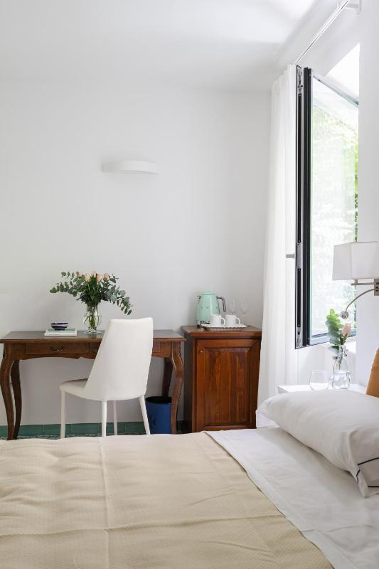 Double Room image 4