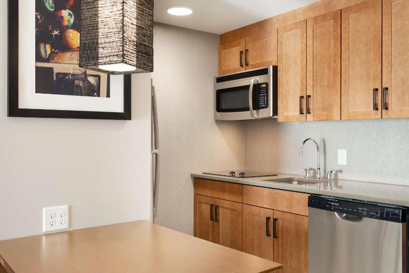 One-Bedroom Queen Suite with Two Queen Beds - Non-Smoking image 2