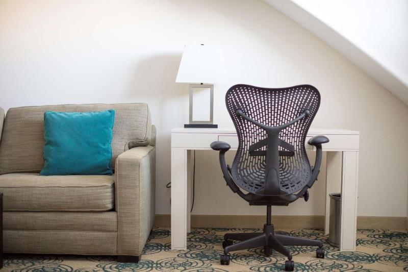 Junior King Suite with Seating Area image 2
