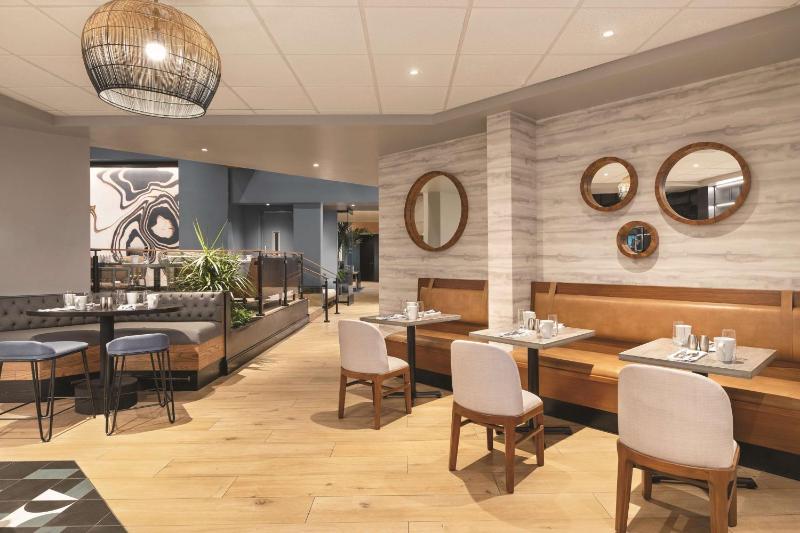 DoubleTree by Hilton Tampa Rocky Point Waterfront - image 38