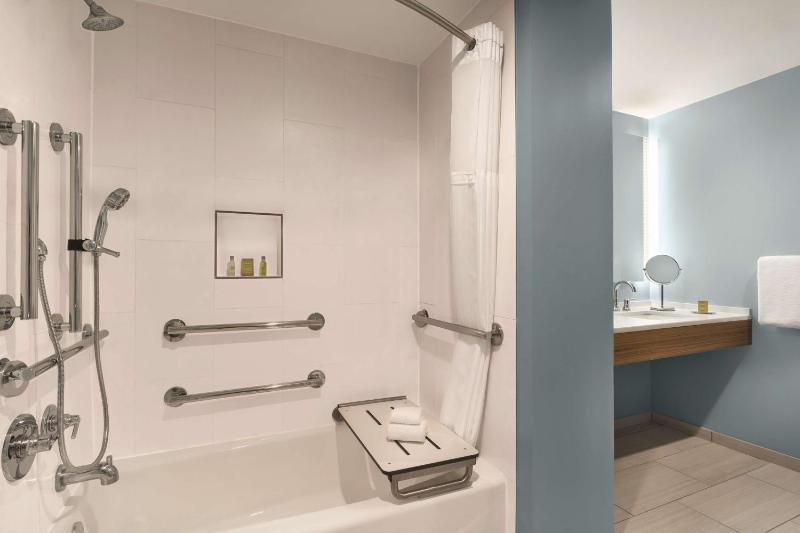 DoubleTree by Hilton Tampa Rocky Point Waterfront - image 25