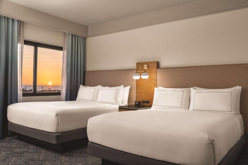DoubleTree by Hilton Tampa Rocky Point Waterfront - image 32